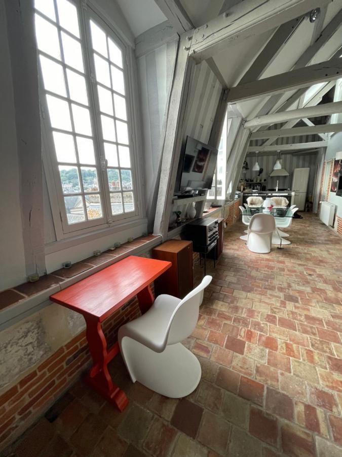 Le Loft Du Homard Bleu : Entre Ciel Et Mer Honfleur Exterior foto